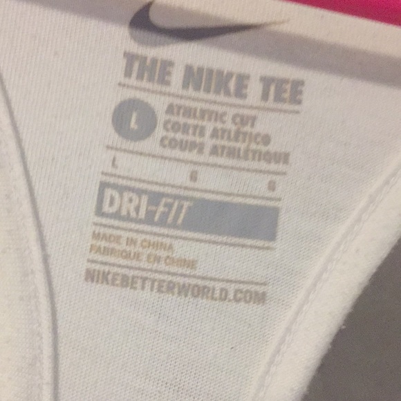 Bundle of Under Armour & Nike women’s sleeveless! - Picture 3 of 4